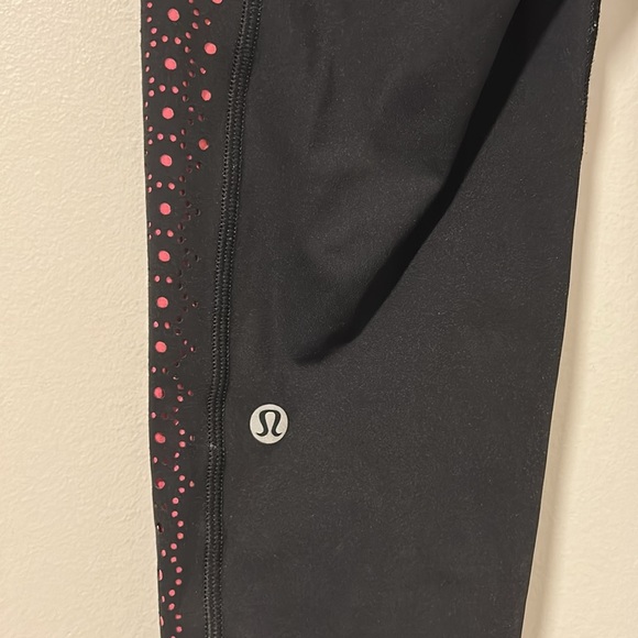 Lululemon Color Me Crop 17’ Pink and Black Leggings Size 4 - Picture 5 of 5